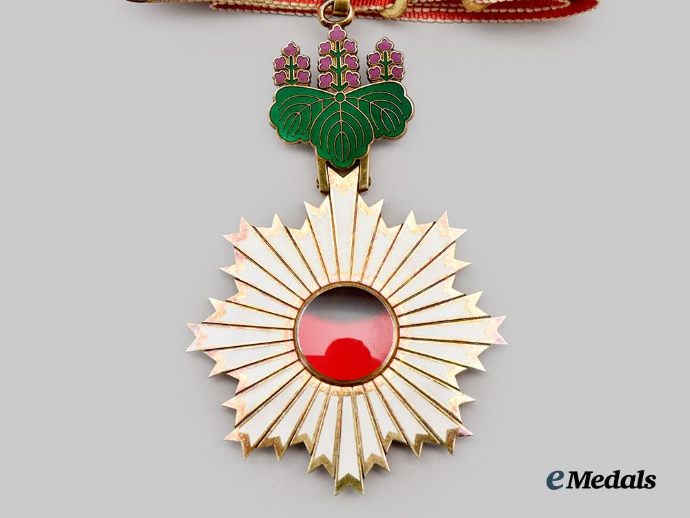 japan,_imperial._an_order_of_the_rising_sun,_i_i_class_set_in_case___m_n_c9376
