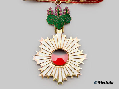 japan,_imperial._an_order_of_the_rising_sun,_i_i_class_set_in_case___m_n_c9376
