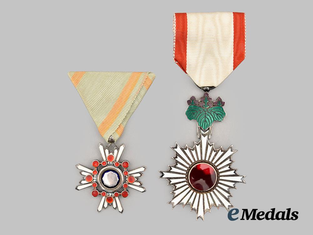japan,_empire._a_pair_of_medals&_awards___m_n_c9379
