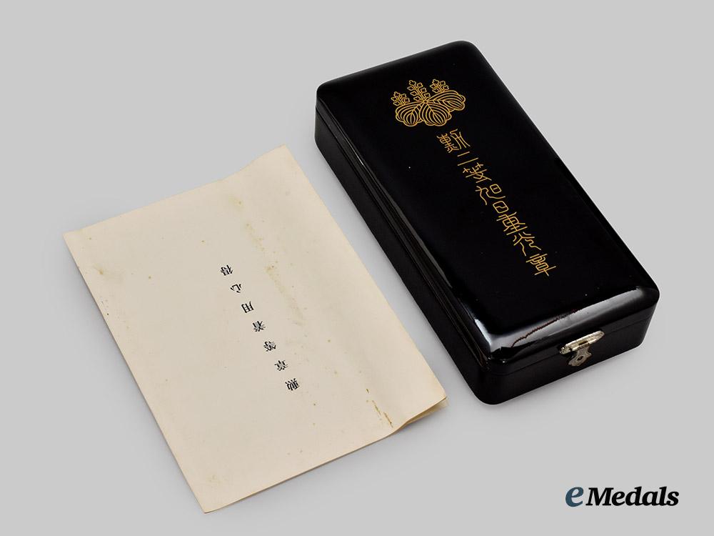 japan,_imperial._an_order_of_the_rising_sun,_i_i_class_set_in_case___m_n_c9383