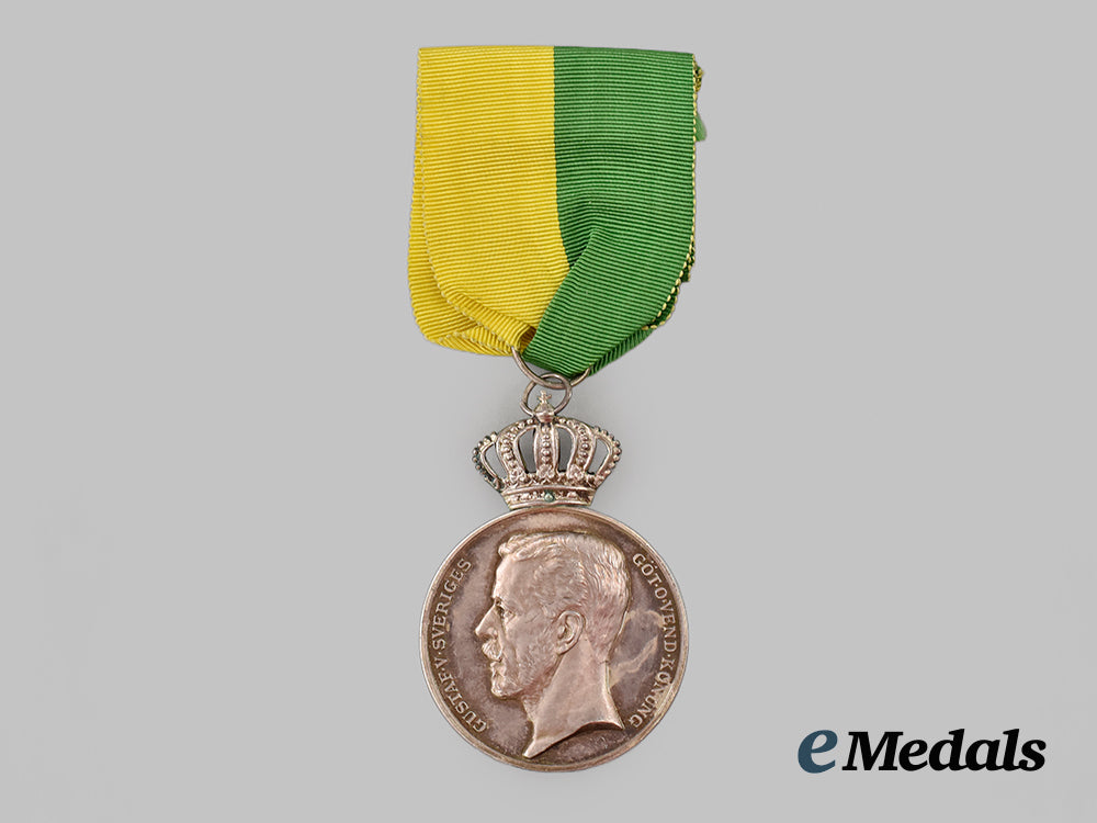 sweden,_kingdom._a_royal_patriotic_society_long_and_faithful_service_medal,_i_i_class_silver_grade___m_n_c9387