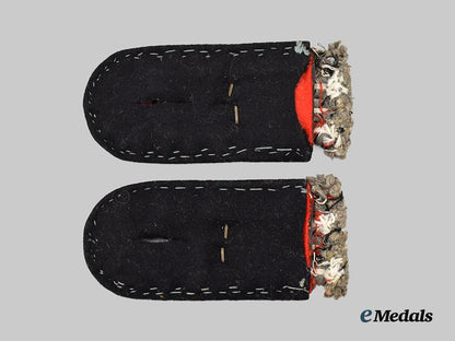 germany,_imperial._a_set_of_fliegertruppe_leutnant_shoulder_boards___m_n_c9420