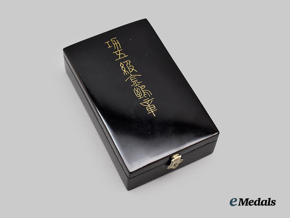 japan,_imperial._an_order_of_the_golden_kite,_v_class_in_case___m_n_c9422