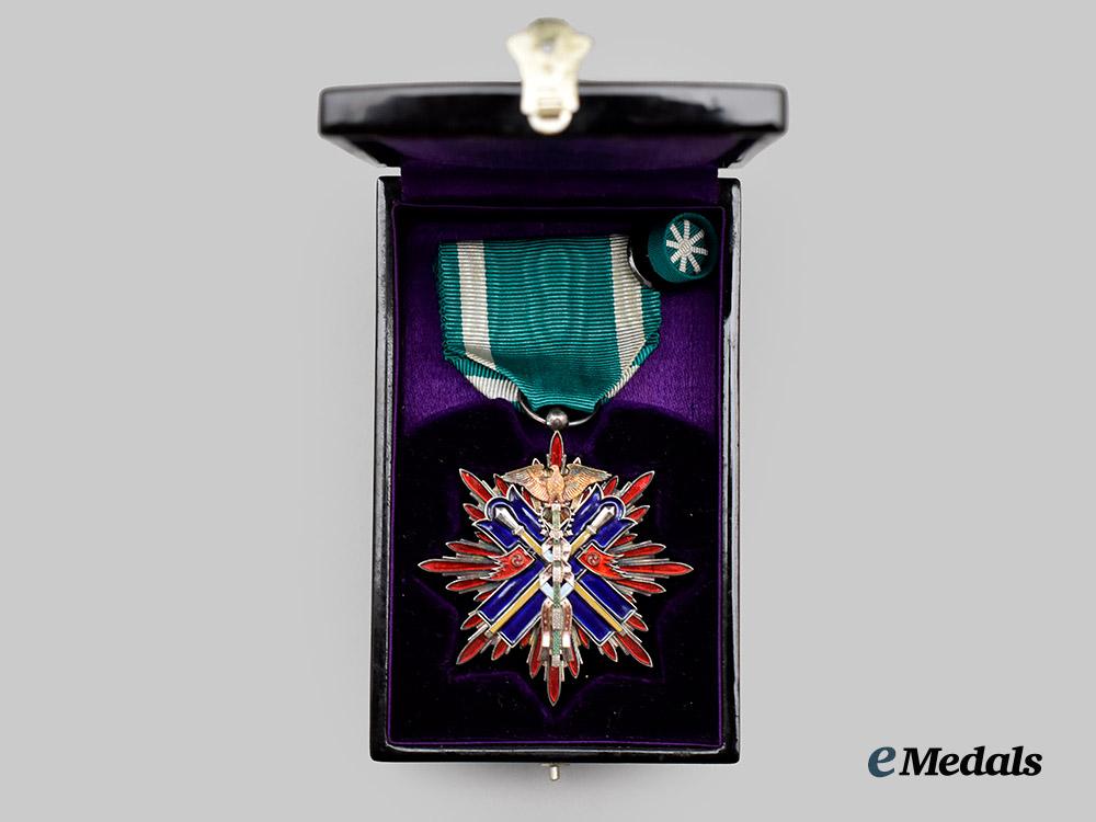 japan,_imperial._an_order_of_the_golden_kite,_v_class_in_case___m_n_c9423