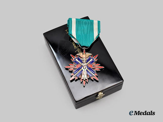 japan,_imperial._an_order_of_the_golden_kite,_v_class_in_case___m_n_c9424