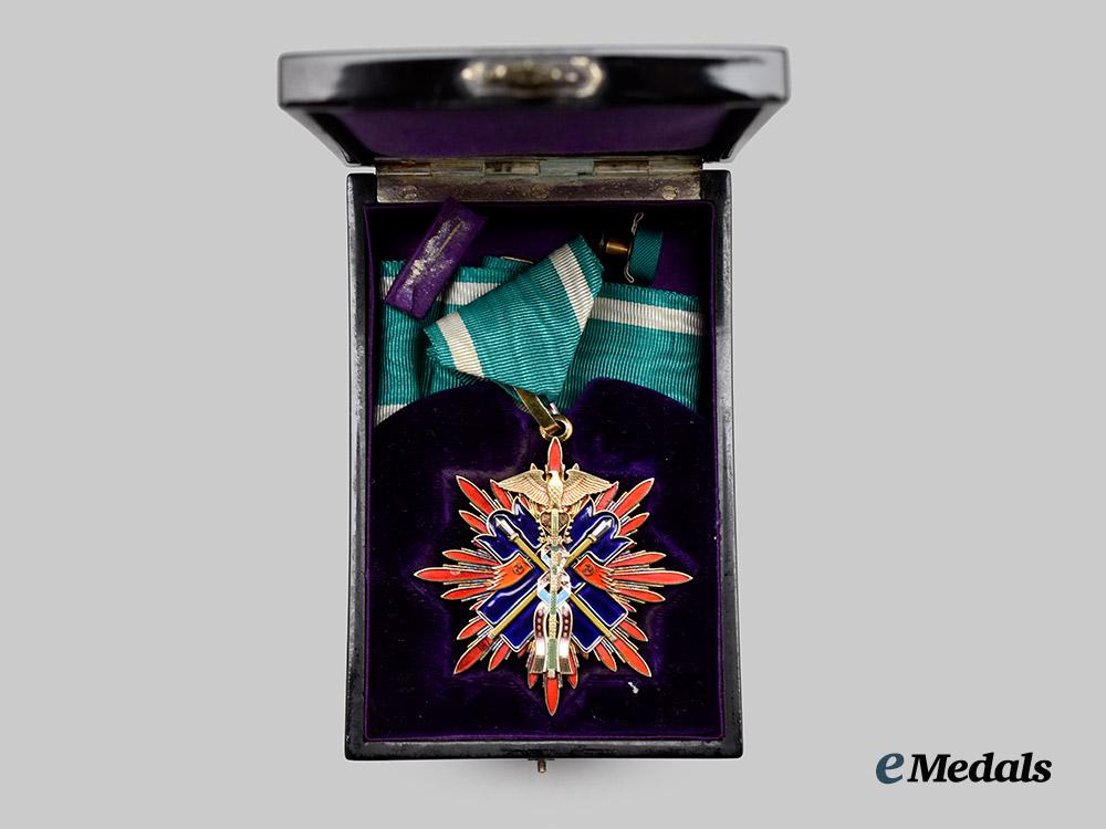 japan,_imperial._an_order_of_the_golden_kite,_i_i_i_class_commander_with_case___m_n_c9438