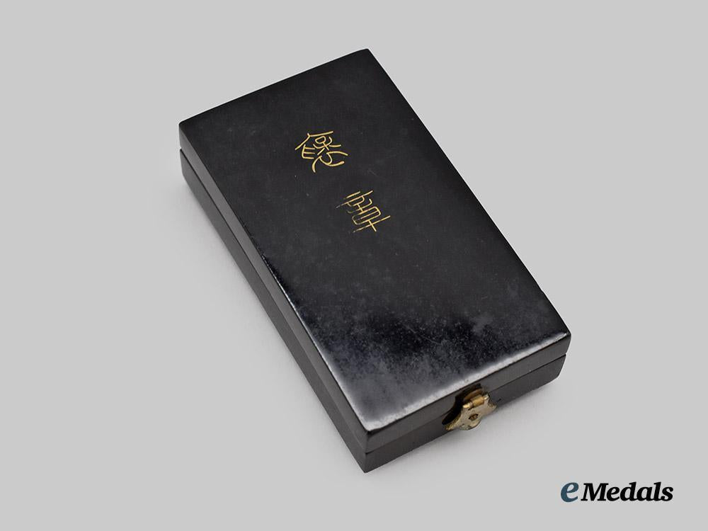 japan,_imperial._a_medal_of_honour,_with_case___m_n_c9459