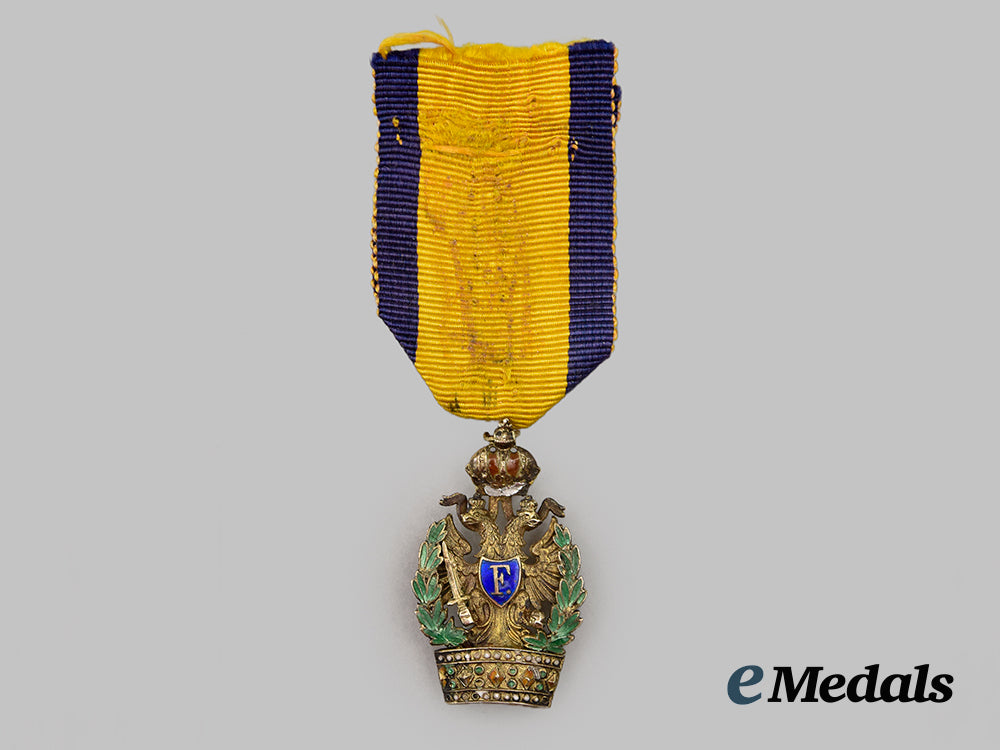 austria,_empire._an_imperial_order_of_the_iron_crown_with_war_decoration,_large_miniature,_c.1917___m_n_c9462