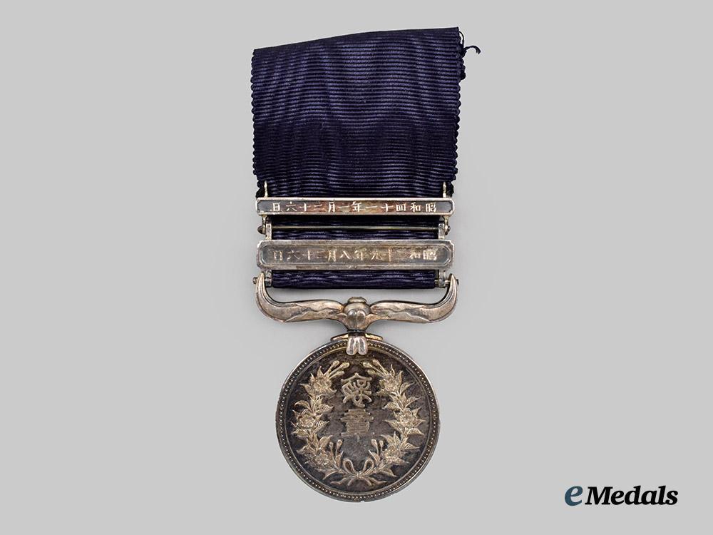 japan,_imperial._a_medal_of_honour,_with_case___m_n_c9464