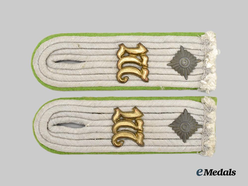 germany,_heer._a_set_of_panzergrenadier_machine_gun_unit_oberleutnant_shoulder_boards___m_n_c9471