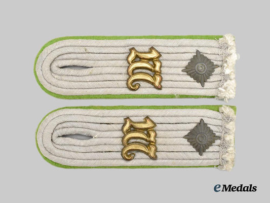 germany,_heer._a_set_of_panzergrenadier_machine_gun_unit_oberleutnant_shoulder_boards___m_n_c9471