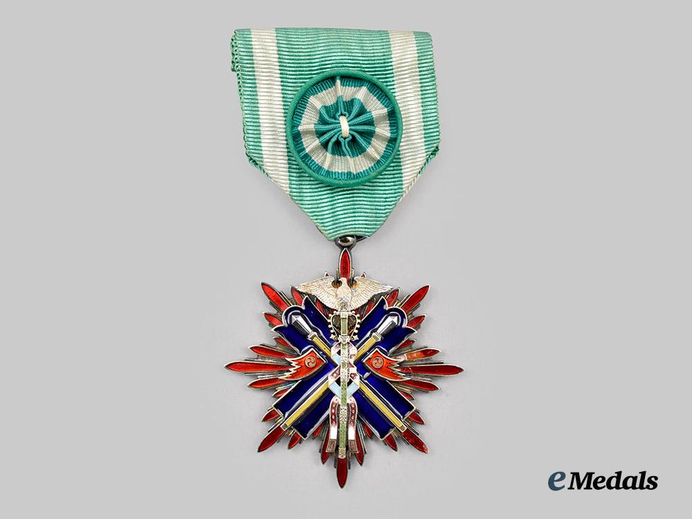 japan,_imperial._an_order_of_the_golden_kite,_i_v_class_badge_with_case___m_n_c9474