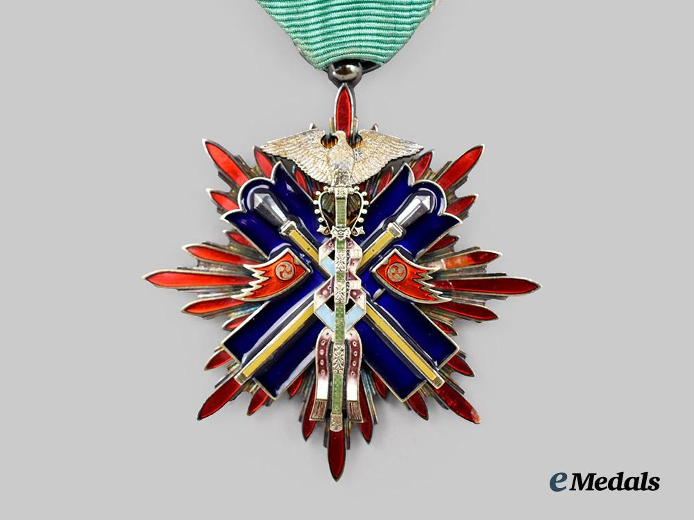 japan,_imperial._an_order_of_the_golden_kite,_i_v_class_badge_with_case___m_n_c9475