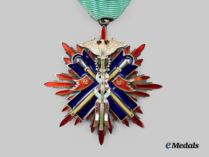 japan,_imperial._an_order_of_the_golden_kite,_i_v_class_badge_with_case___m_n_c9475