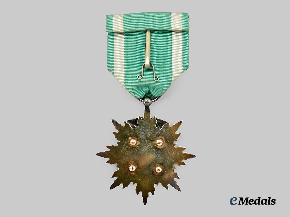japan,_imperial._an_order_of_the_golden_kite,_i_v_class_badge_with_case___m_n_c9476