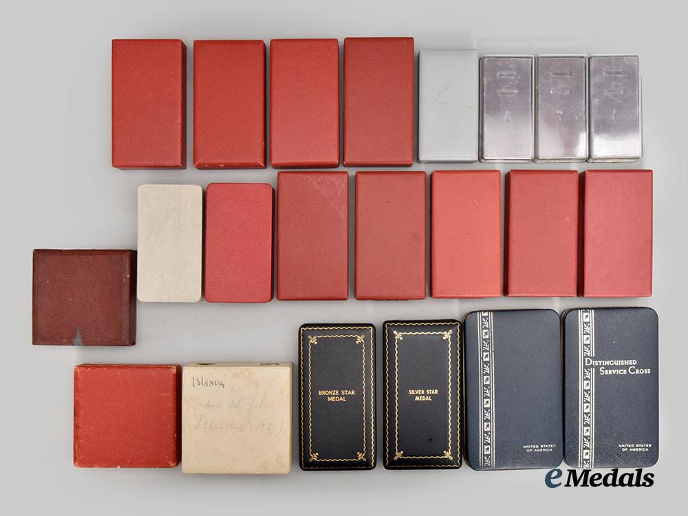 international._a_mixed_lot_of_presentation_cases___m_n_c9478