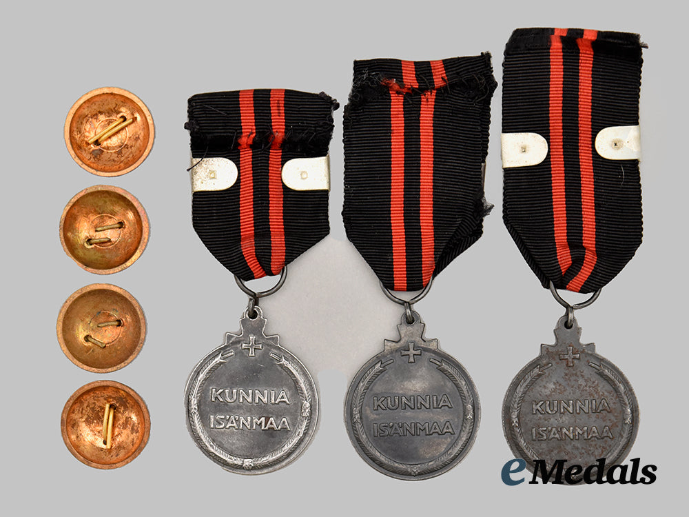 finland,_republic._a_lot_of_winter_war_medals_and_buttons.___m_n_c9480