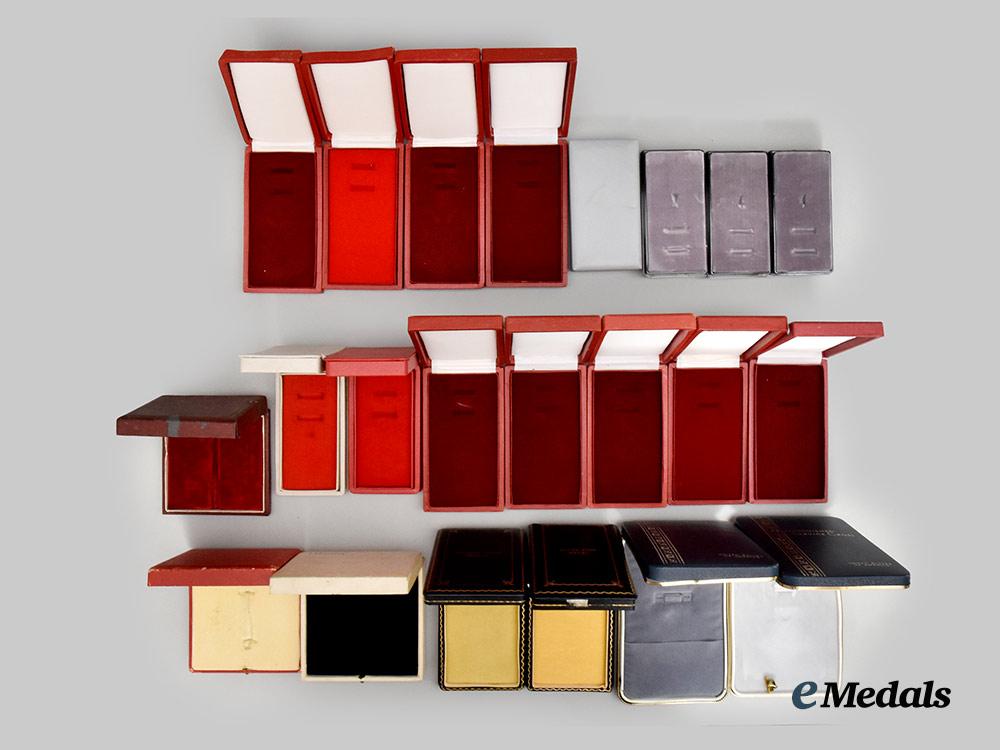 international._a_mixed_lot_of_presentation_cases___m_n_c9480