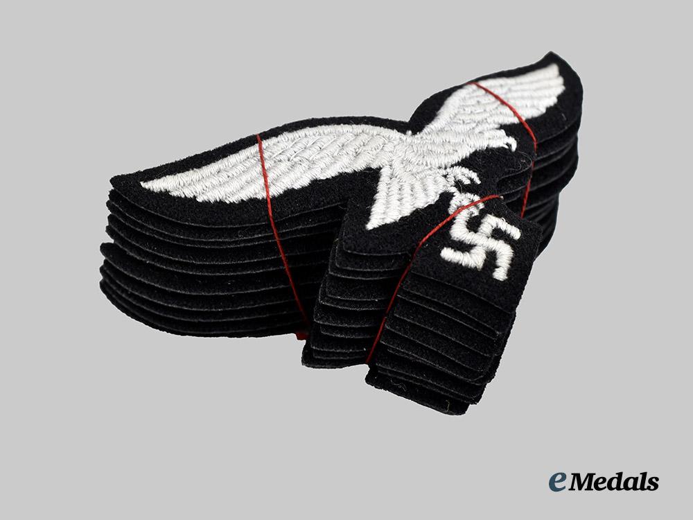 germany,_luftwaffe._a_lot_of_mint_and_unissued1st_fallschirm-_panzer_division_hermann_göring_uniform_eagles___m_n_c9490