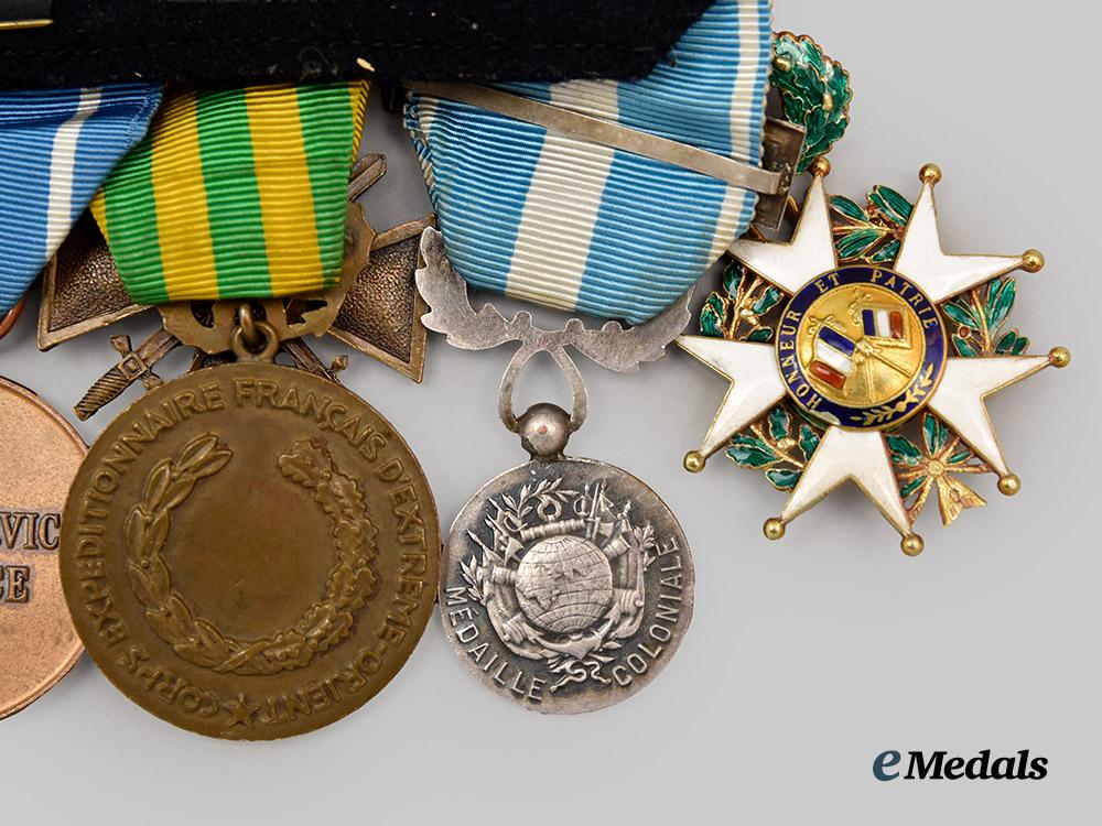 france,_republic._a_legion_of_honour_medal_bar_with_document_to_lieutenant-_colonel_hubert_gautret_de_la_moriciere,_foreign_cavalry,1977.___m_n_c9493