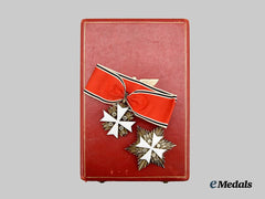 Germany, Third Reich. An Order of the German Eagle, II Class Cross with Breast Star and Case, by Gebrüder Godet