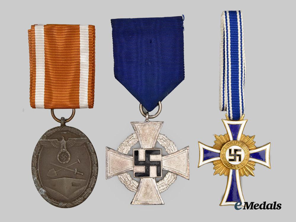 germany,_third_reich._a_mixed_lot_of_awards,_with_cases___m_n_c9497