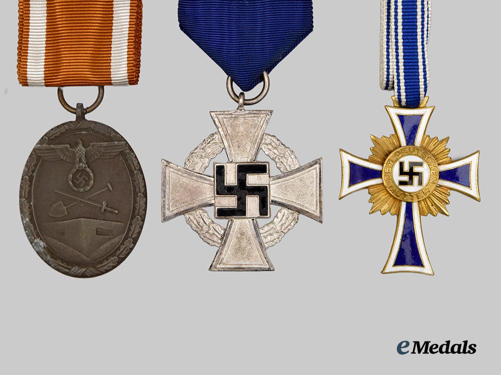 germany,_third_reich._a_mixed_lot_of_awards,_with_cases___m_n_c9498