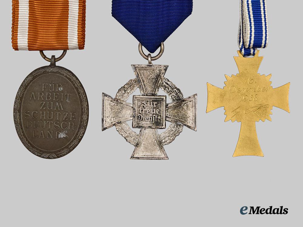 germany,_third_reich._a_mixed_lot_of_awards,_with_cases___m_n_c9500