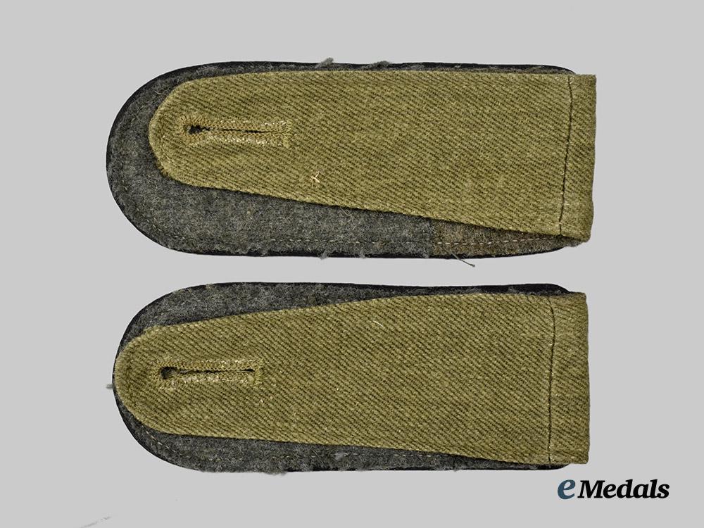 germany,_third_reich._a_pair_of_organisation_todt_construction_personnel_arbeitsmann_shoulder_straps___m_n_c9503