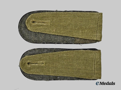 germany,_third_reich._a_pair_of_organisation_todt_construction_personnel_arbeitsmann_shoulder_straps___m_n_c9503