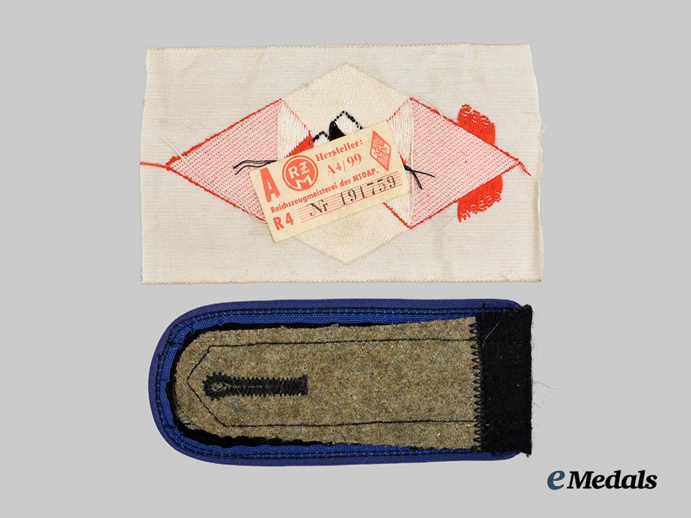 germany,_third_reich._a_pair_of_insignia___m_n_c9535