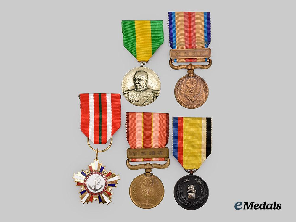 japan,_empire._a_lot_of_five_decorations___m_n_c9591