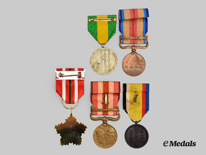 japan,_empire._a_lot_of_five_decorations___m_n_c9595
