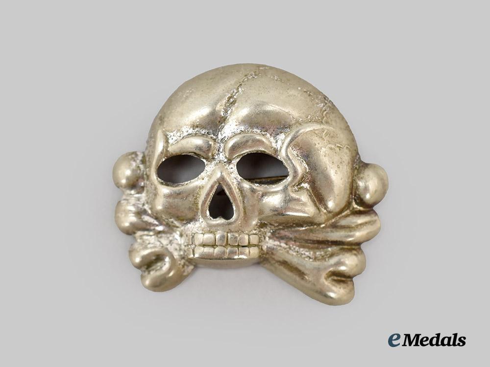 germany,_s_s._a_first_pattern_totenkopf_visor_cap_insignia___m_n_c9595
