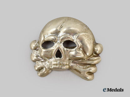 germany,_s_s._a_first_pattern_totenkopf_visor_cap_insignia___m_n_c9595