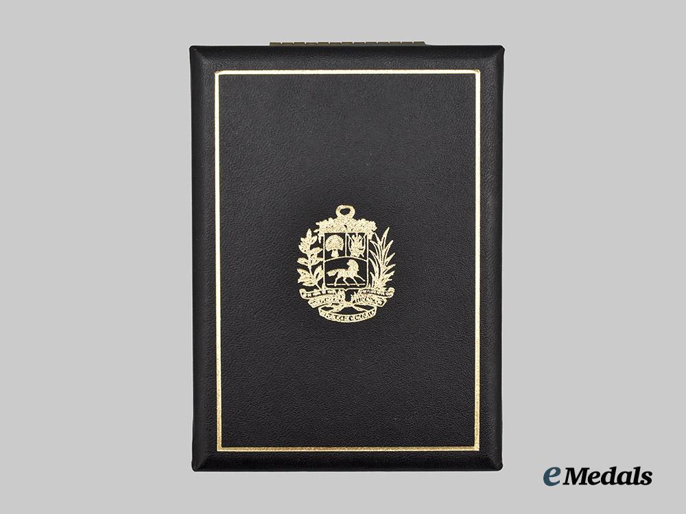 venezuela_republic._a_cased_order_of_the_liberator,_i_class_star,_c.1975___m_n_c9610