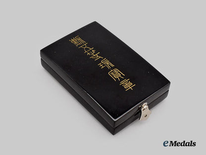 japan,_empire._an_order_of_the_sacred_treasure,_fifth_class_with_case___m_n_c9622