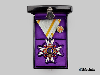 japan,_empire._an_order_of_the_sacred_treasure,_fifth_class_with_case___m_n_c9623