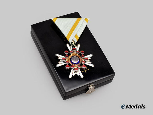 japan,_empire._an_order_of_the_sacred_treasure,_fifth_class_with_case___m_n_c9624