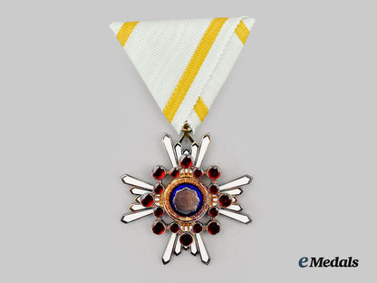 japan,_empire._an_order_of_the_sacred_treasure,_fifth_class_with_case___m_n_c9625