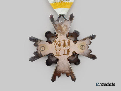 japan,_empire._an_order_of_the_sacred_treasure,_fifth_class_with_case___m_n_c9628
