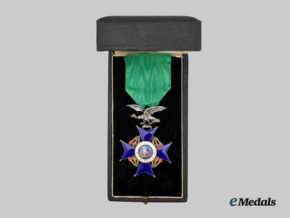 bolivia,_republic._a_national_order_of_the_andean_condor,_knight_in_case___m_n_c9631