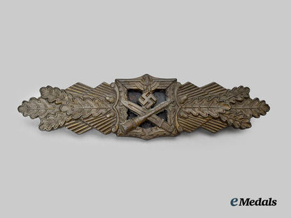 germany,_wehrmacht._a_close_combat_clasp,_bronze_grade,_by_arbeitsgemeinschaft_metall_und_kunststoff___m_n_c9631