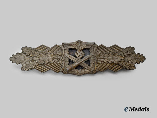 germany,_wehrmacht._a_close_combat_clasp,_bronze_grade,_by_arbeitsgemeinschaft_metall_und_kunststoff___m_n_c9631