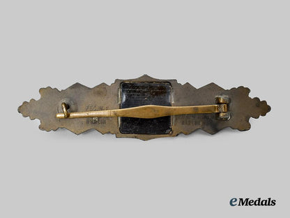 germany,_wehrmacht._a_close_combat_clasp,_bronze_grade,_by_arbeitsgemeinschaft_metall_und_kunststoff___m_n_c9633