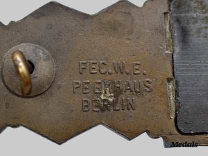 germany,_wehrmacht._a_close_combat_clasp,_bronze_grade,_by_arbeitsgemeinschaft_metall_und_kunststoff___m_n_c9636