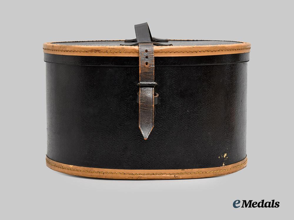germany,_third_reich._a_storage_case_for_an_officer’s_privately-_purchased_visor_cap,_owner-_named_example___m_n_c9678