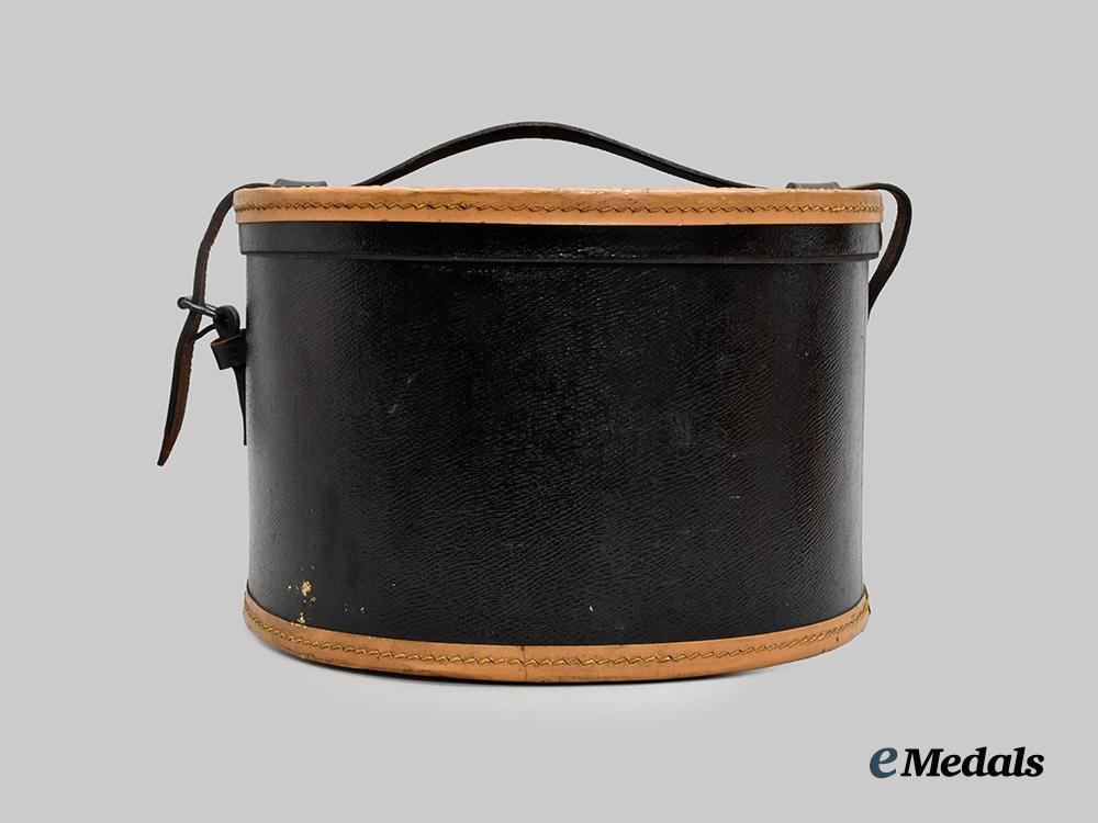 germany,_third_reich._a_storage_case_for_an_officer’s_privately-_purchased_visor_cap,_owner-_named_example___m_n_c9679