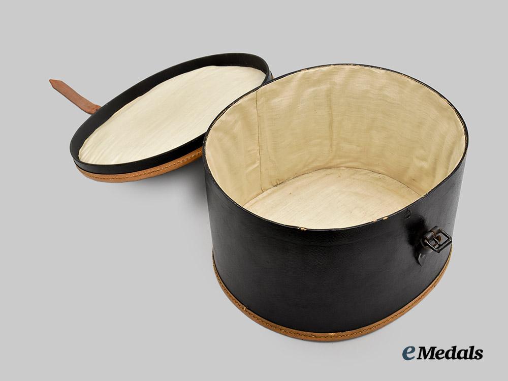 germany,_third_reich._a_storage_case_for_an_officer’s_privately-_purchased_visor_cap,_owner-_named_example___m_n_c9683