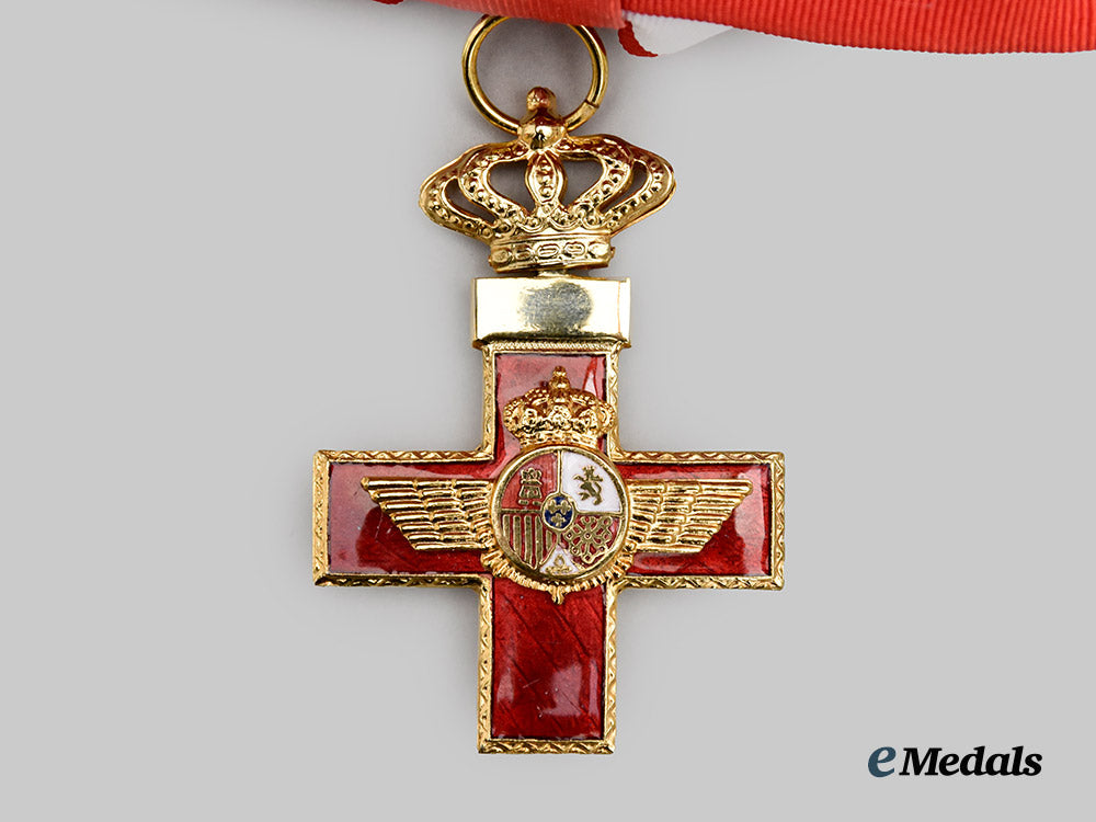 spain,_fascist_state._an_order_of_military_merit,_grand_cross_set_with_red_distinction.___m_n_c9691